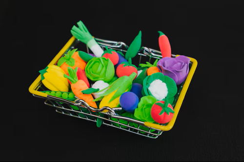 differents legumes pate modeler dans panier fond noir 129479 2505